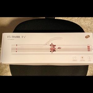 T3 Twirl 1-1/4” Curling Iron